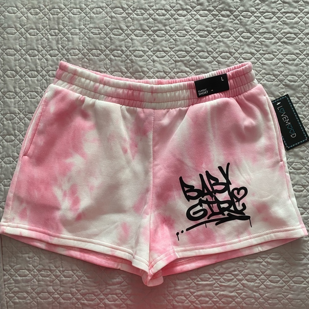 Women’s soft Tye Dye  shorts -NWT-large